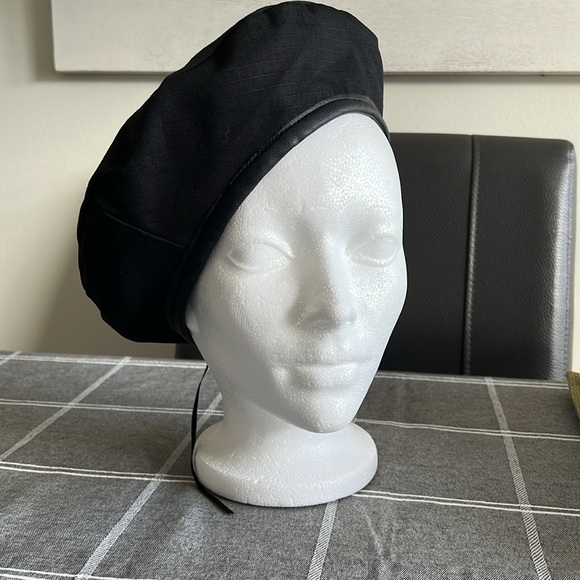 Gorgeous Houndstooth Tam Reversible to Black able to be tightened leather rim. - Picture 5 of 8